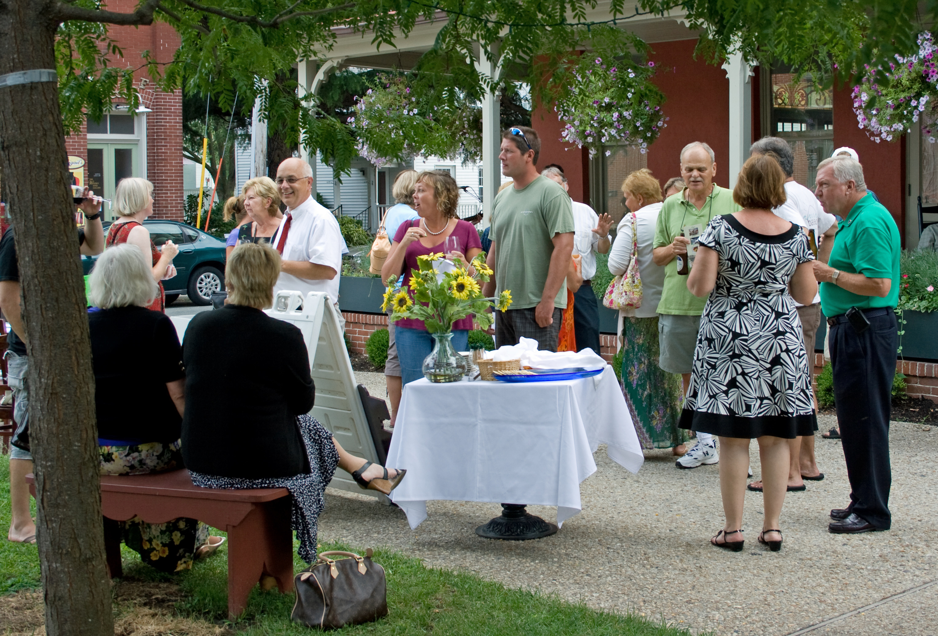 Atlantic Hotel Berlin MD outdoor wedding party