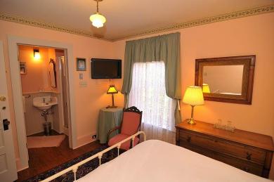 hotel accommodations berlin maryland Charlotte Room with View of Bathroom Atlantic Hotel