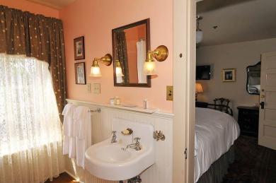 Emily Room Bathroom Atlantic Hotel