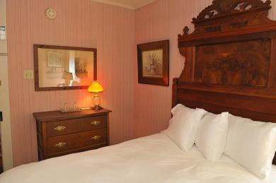 hotel accommodations berlin maryland Windsor Room with Antique Bed Atlantic Hotel