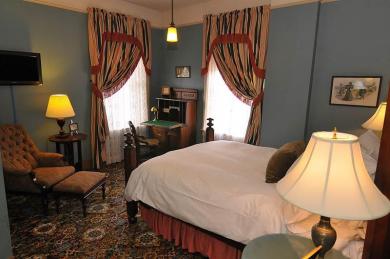 Rich Room with Two Windows Atlantic Hotel