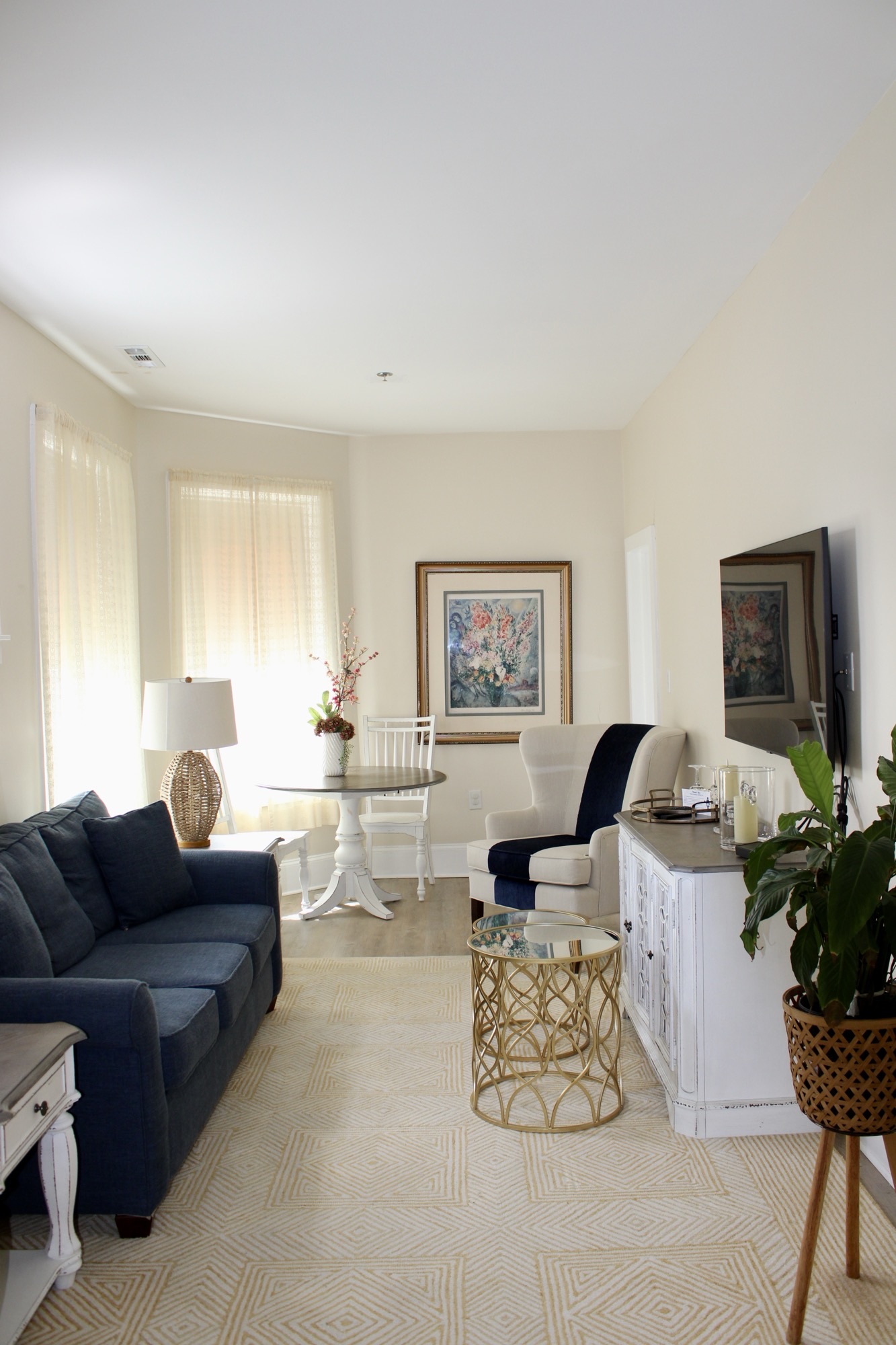 room with blue chair