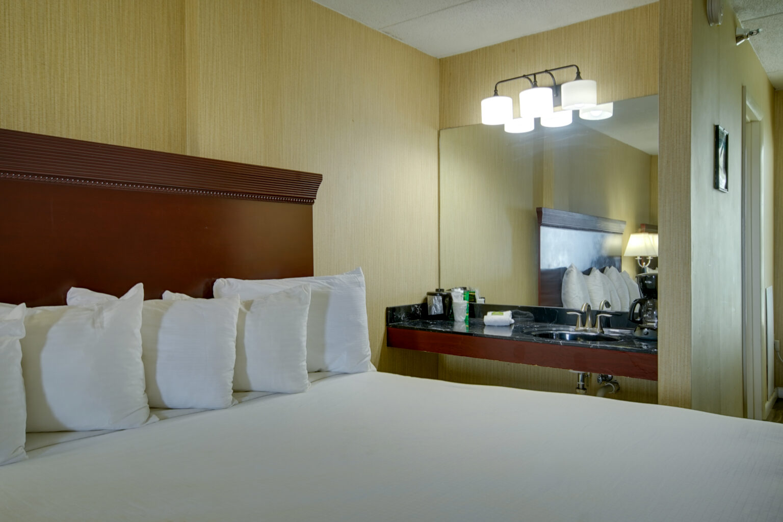 Rooms Rates Barefoot Mailman Hotel Ocean City MD Hotel