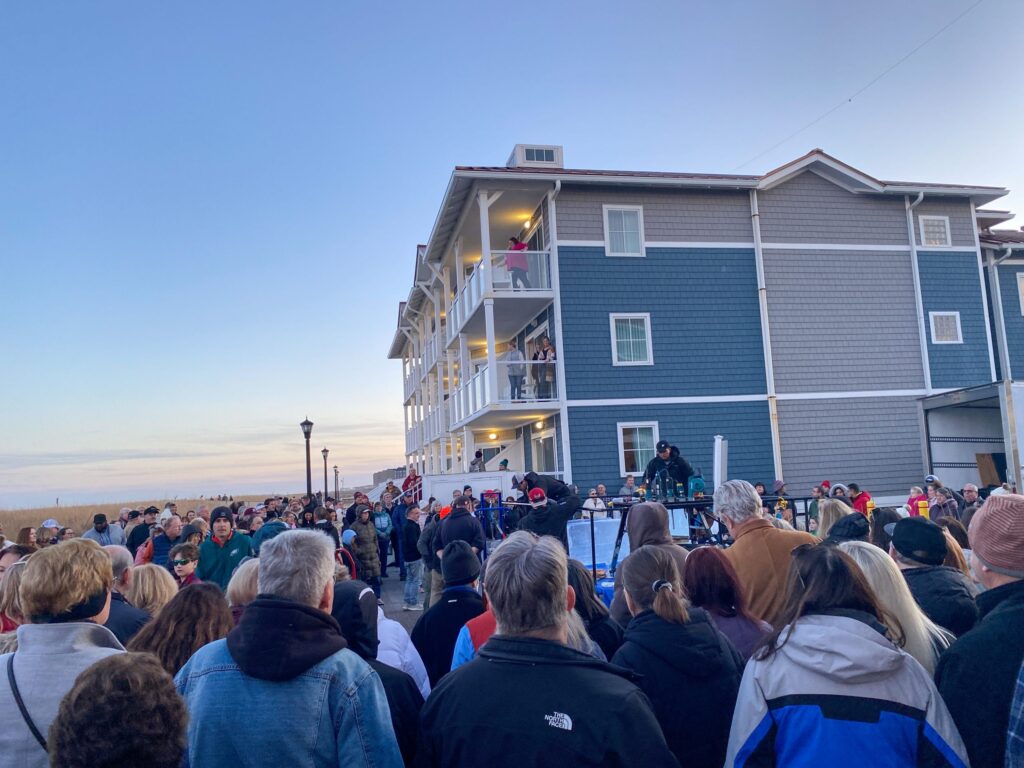 a crowd of people standing in front of a building
