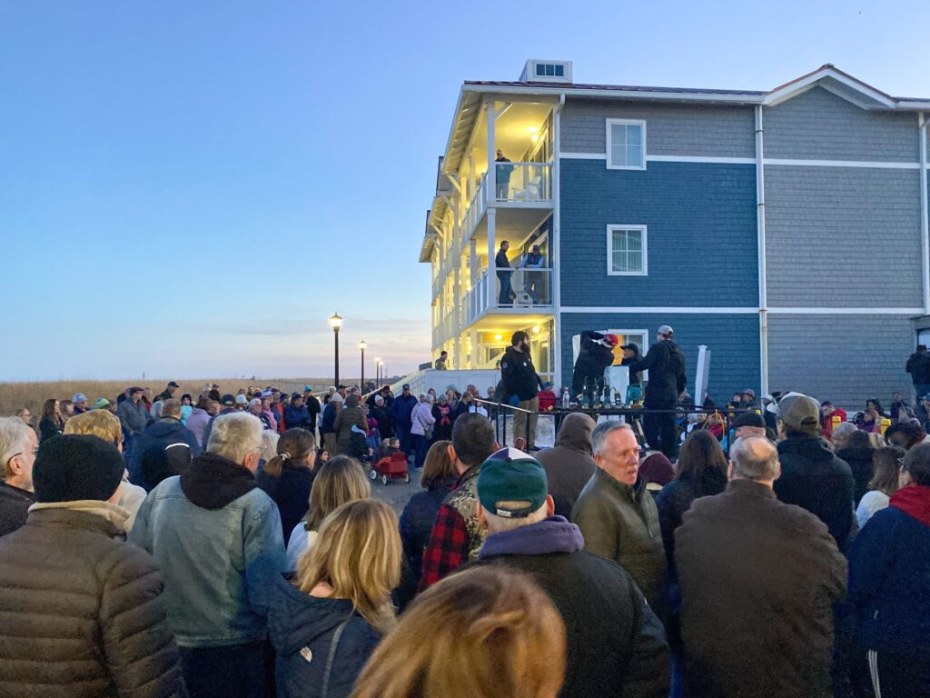 a crowd of people standing in front of a building