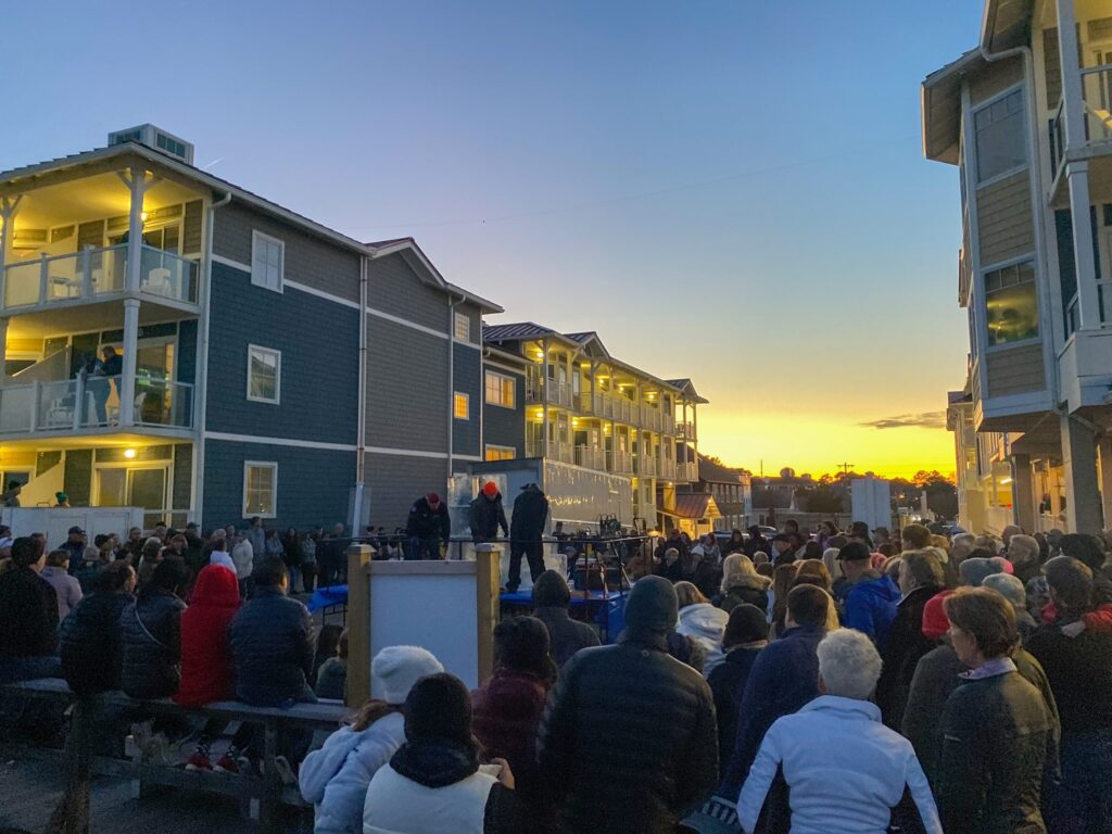 a crowd of people standing in front of a building