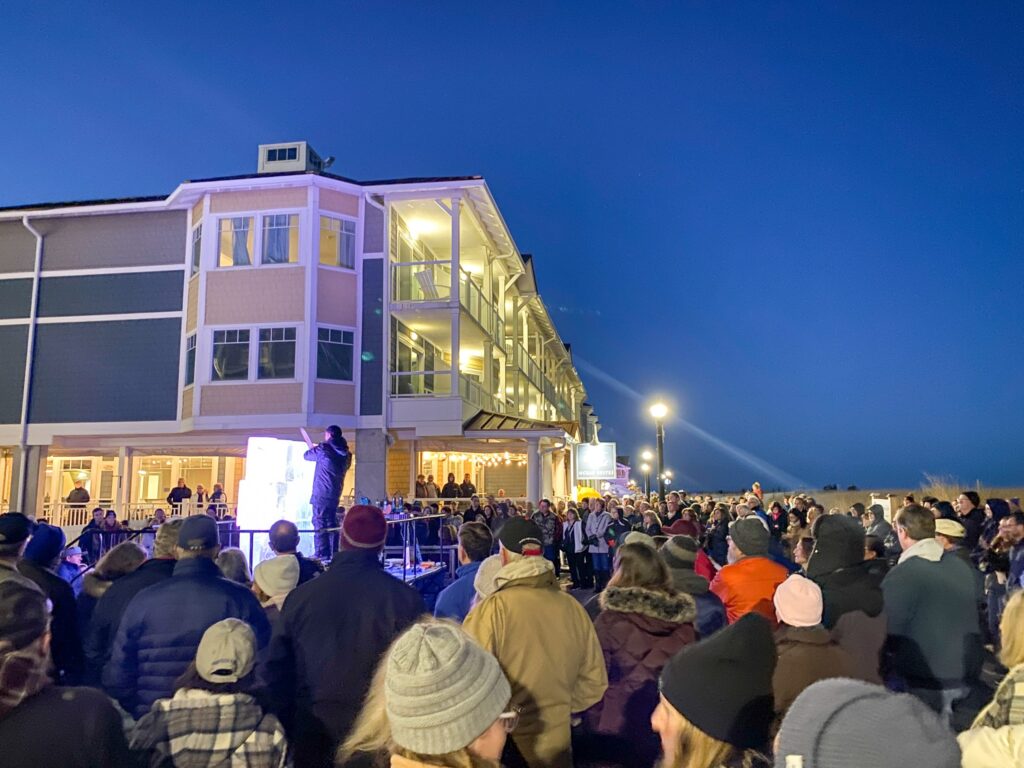 a crowd of people standing in front of a building