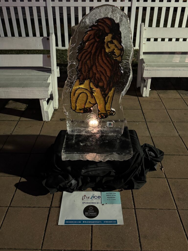 a statue of a lion on a bench
