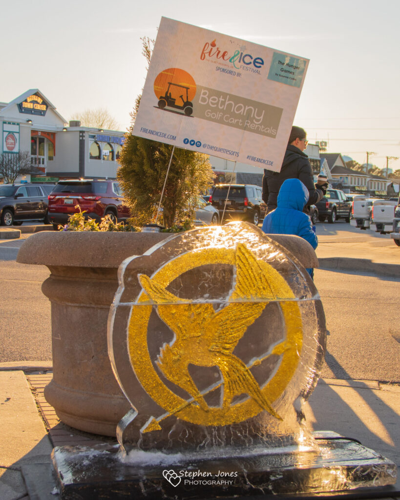 a statue of a bird on top of a planter