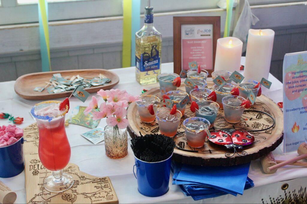 a table topped with a tray of drinks