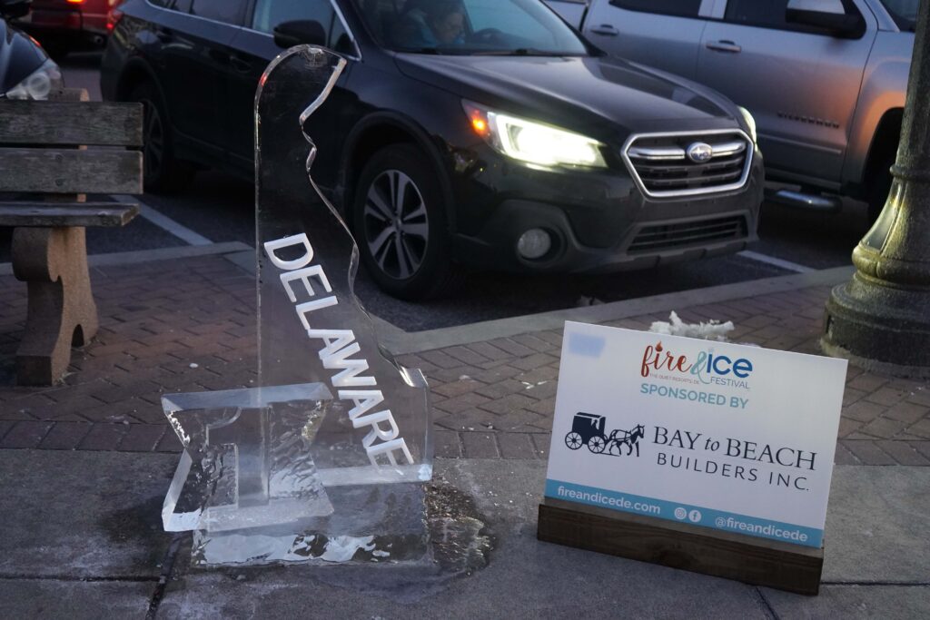 a sign that is sitting on the side of the road