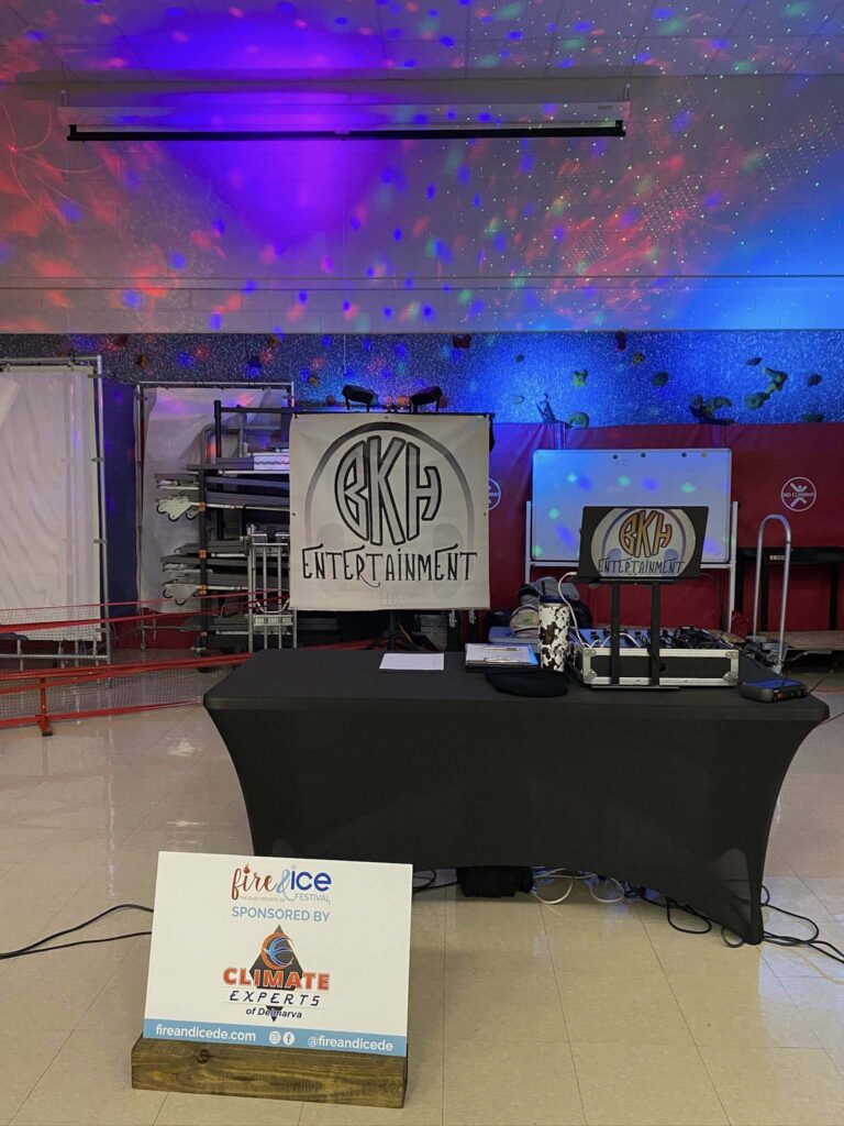 a table with a sign on it in a room