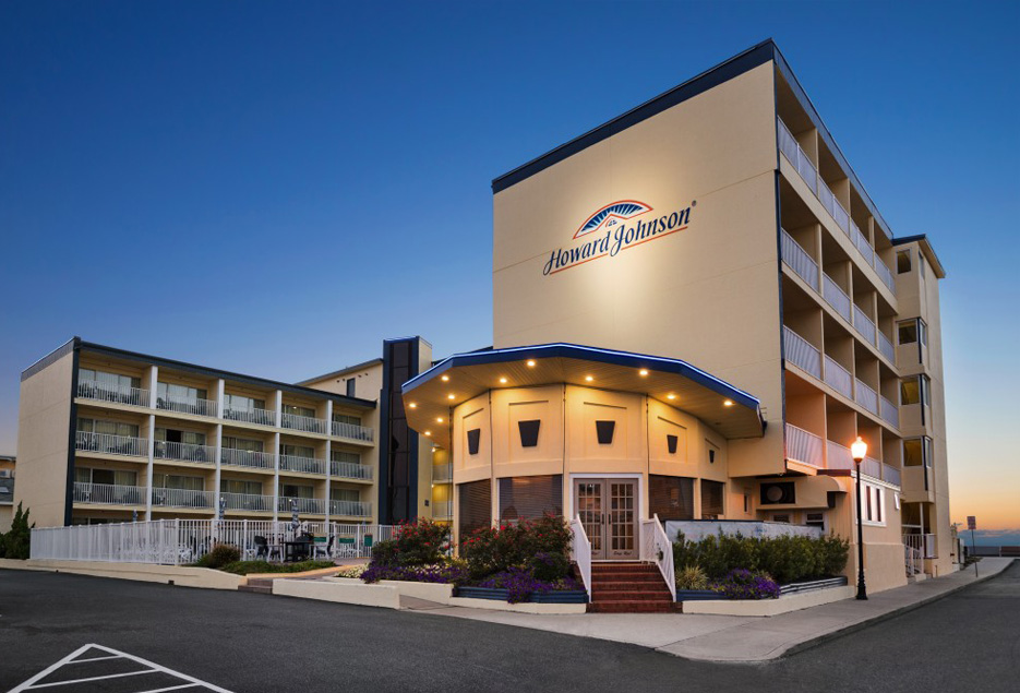 a hotel with a parking lot next to it