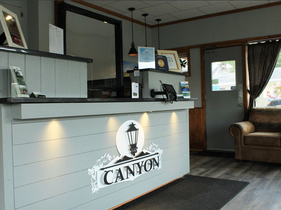 Canyon Motel welcome desk