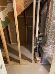 a room that has some pipes in it