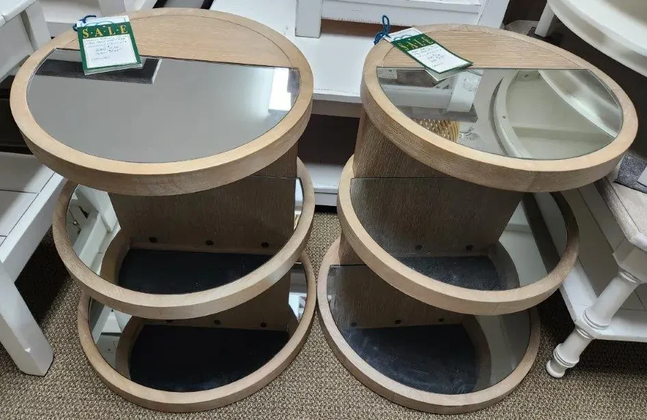 a bunch of chairs and tables in a room