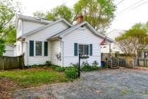 2017 05 01 1414 Pine Whiff Ave Front Of House
