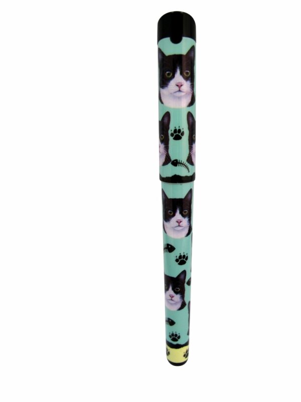 BLACK AND WHITE CAT PEN