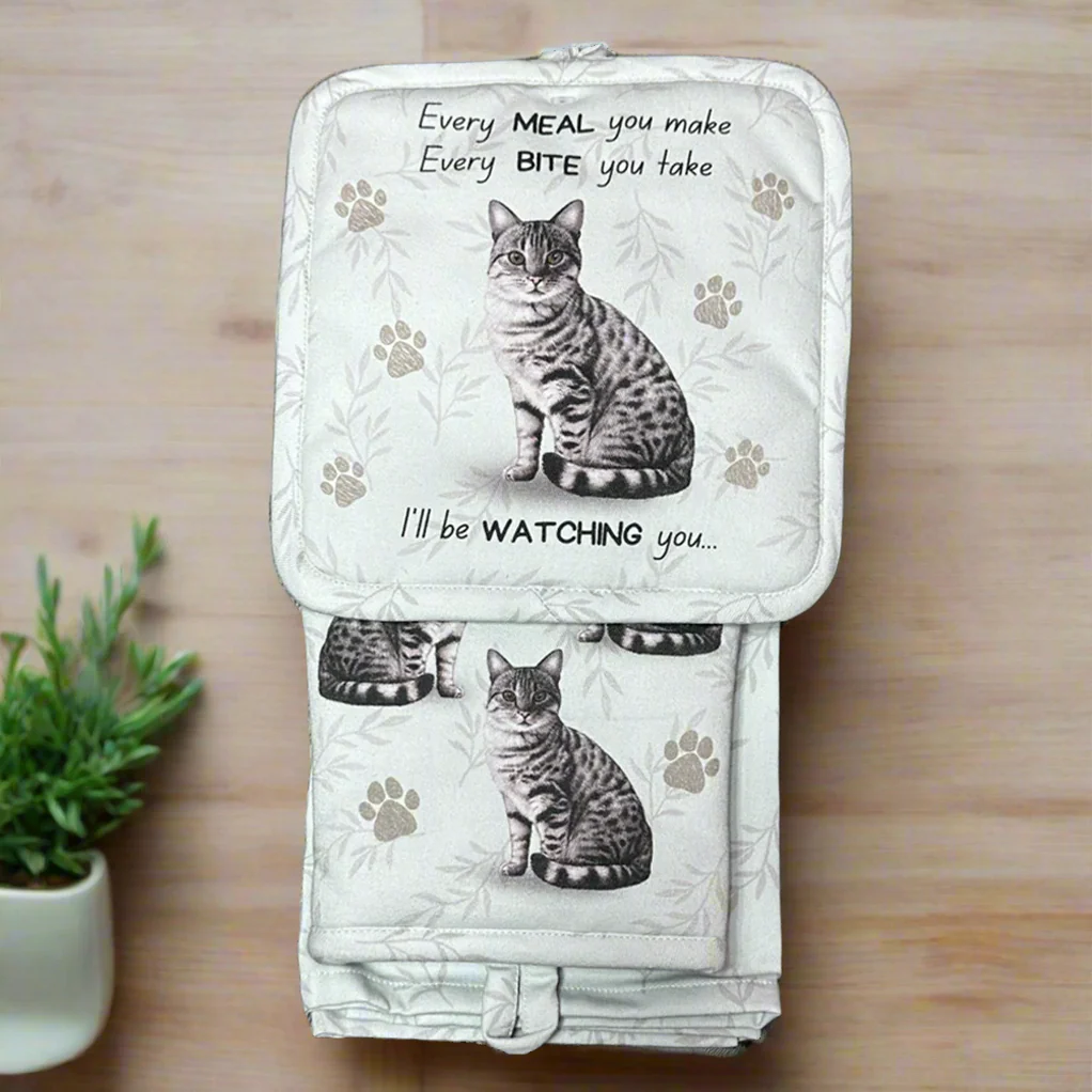 a pot holder with a cat design on it