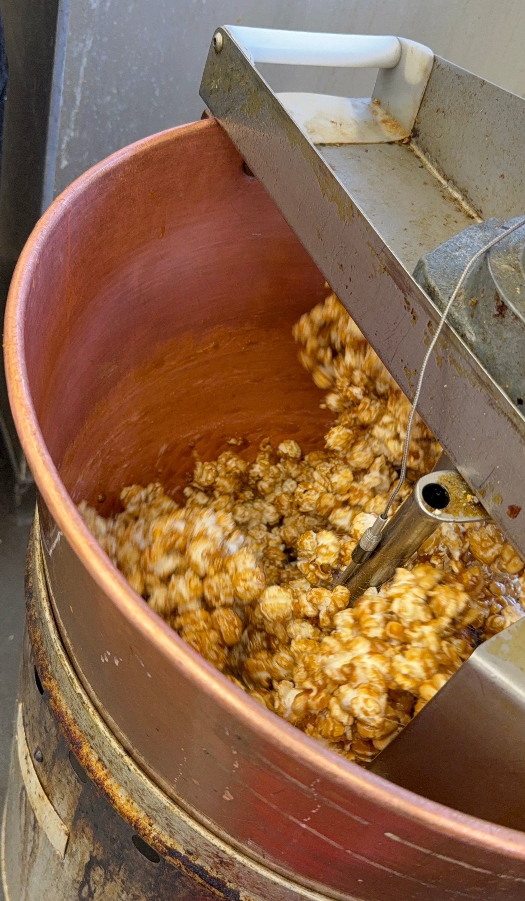 1.5 Gallon Tub filled with Dolle's® Popcorn | Dolle's Candyland