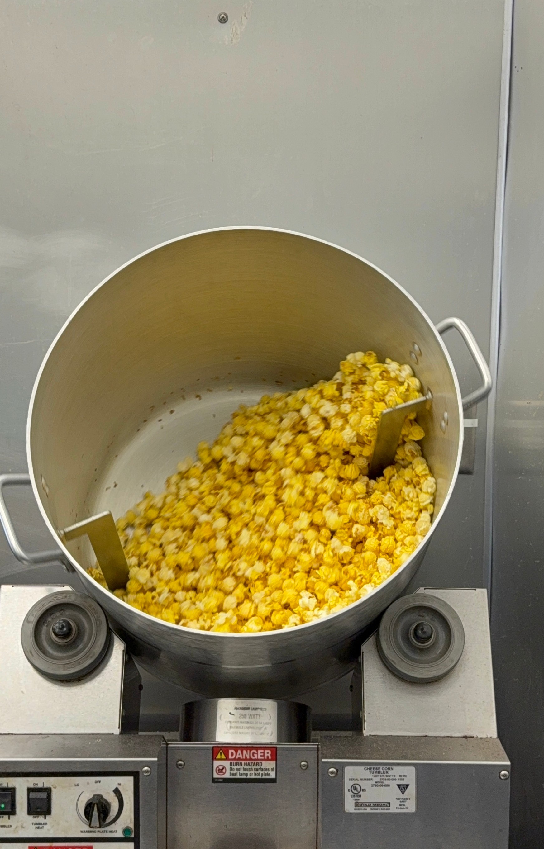 1.5 Gallon Tub filled with Dolle's® Popcorn - Image 9