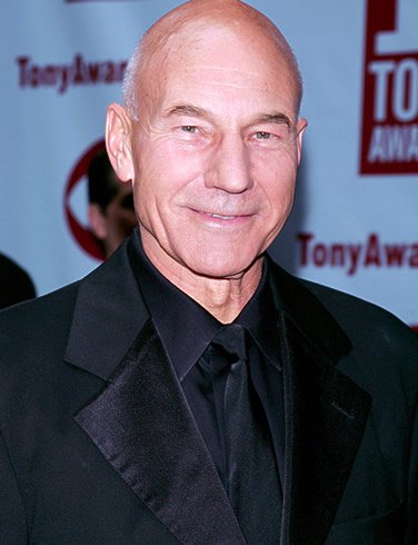 Patrick Stewart wearing all black at awards ceromony