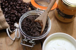 using coffee as a face scrub