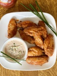 GEORGES Chicken Wings and Wing Dip