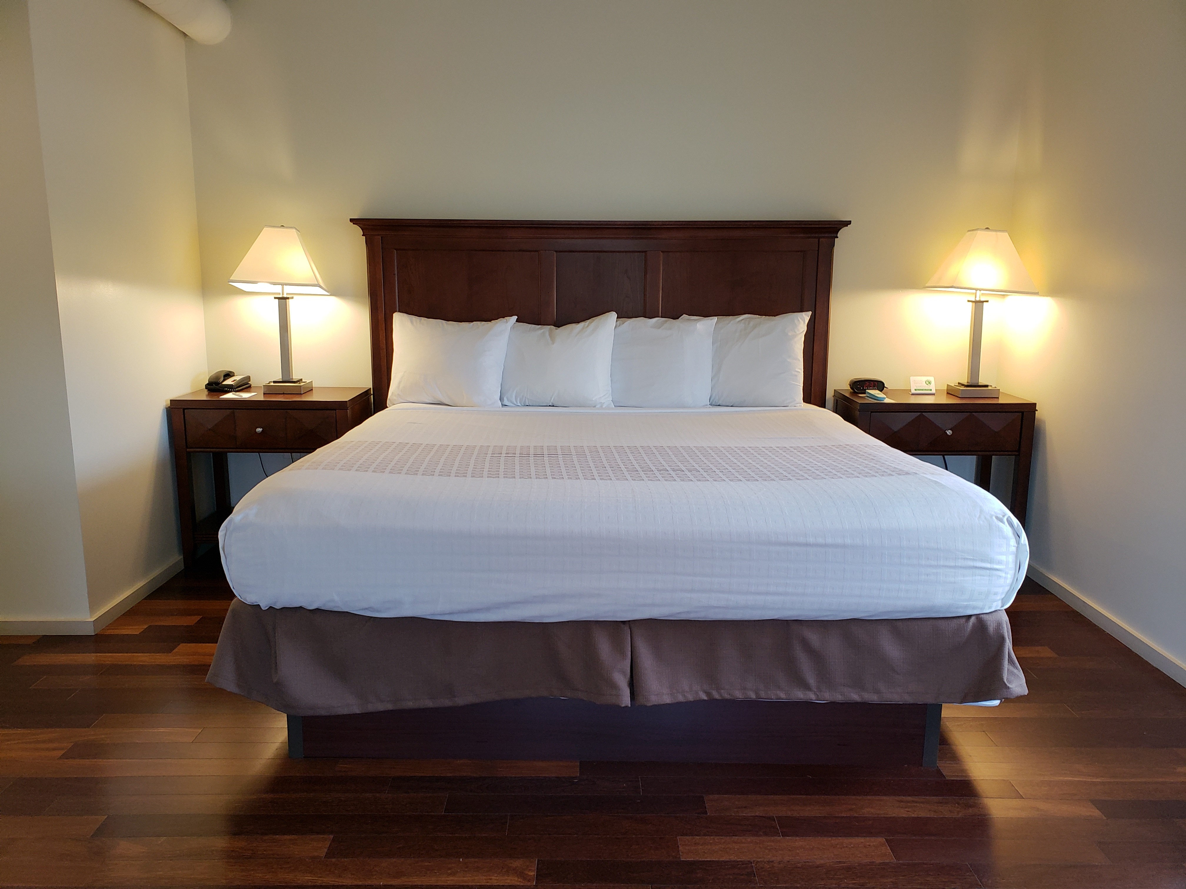 king sized bed with nightstands and lamps