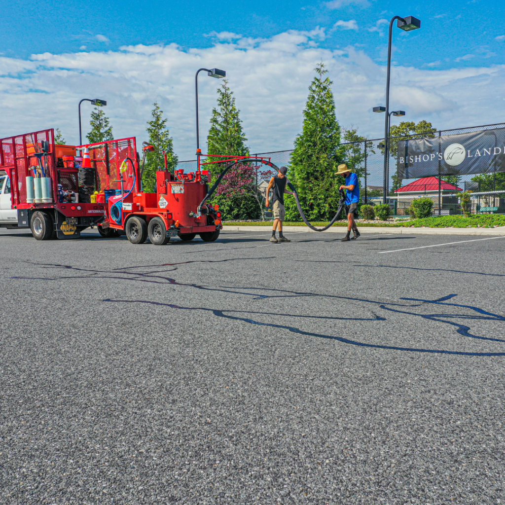 Asphalt crack filling
