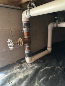 a pipe that has been installed to the side of a building