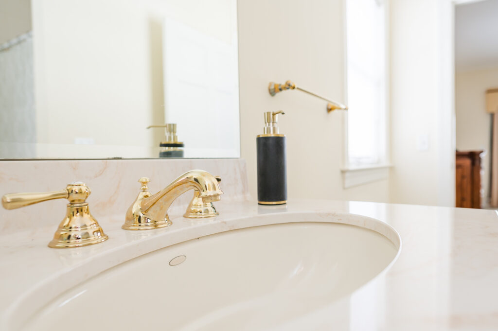 Image of the sink in the en-suite bathroom in the Island Sun Bedroom at King Cole Farm