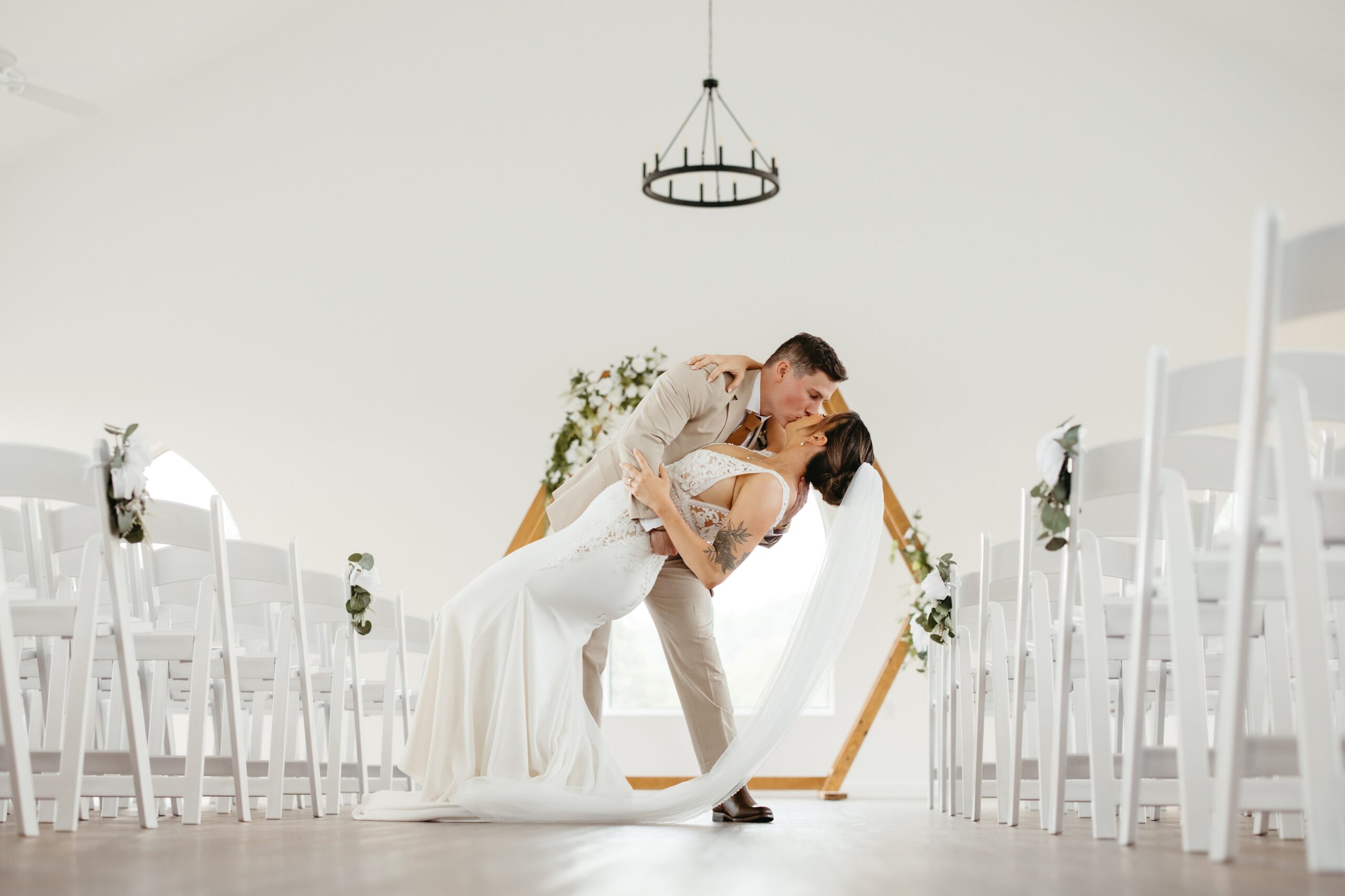 couple aisle dip at wedding