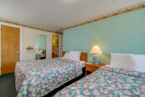 standard double queen room