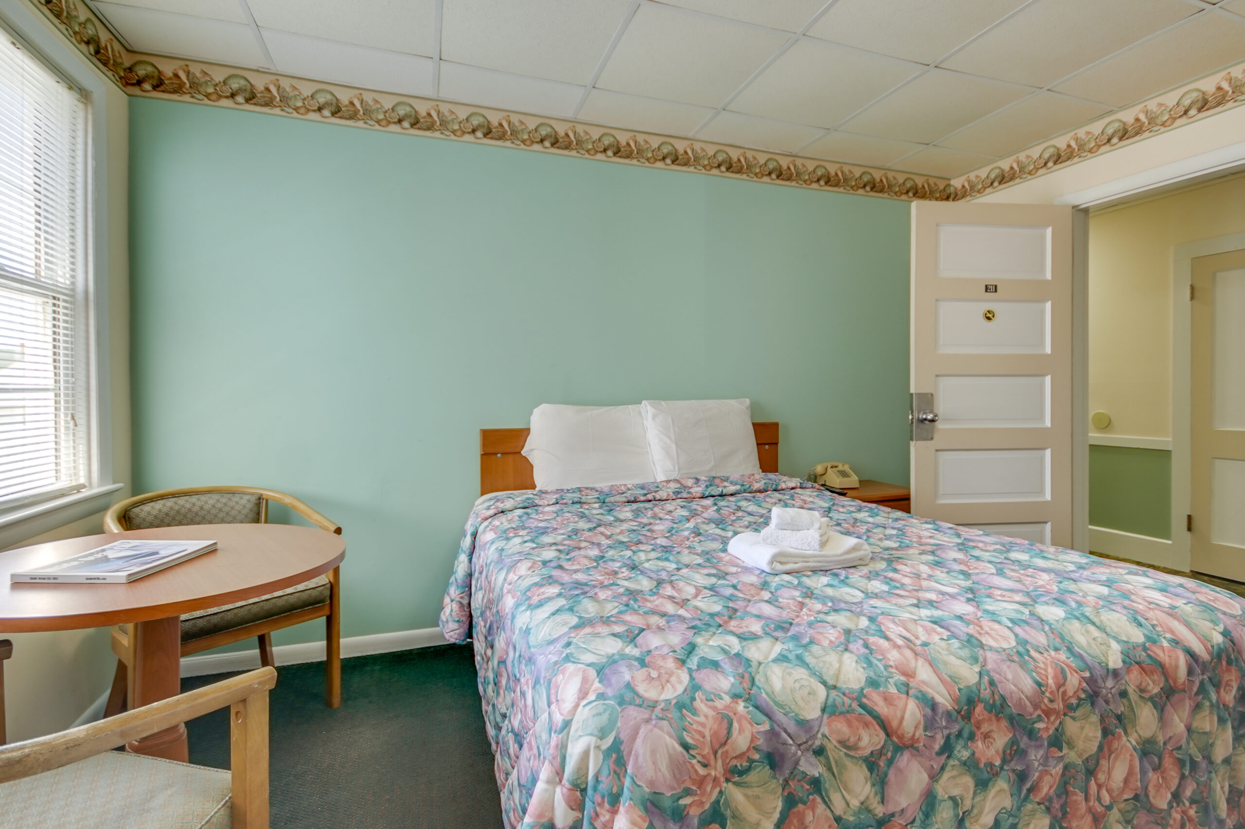 standard room with double bed