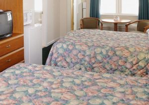 bedroom with 2 single beds