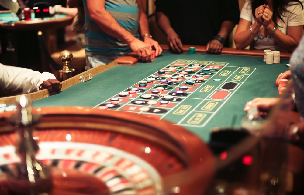 poker table with poker chips