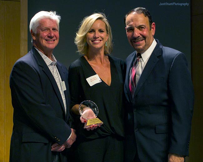 2017 entrepreneur of the year with award and officials posing