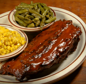 Plate of ribs, corn and green beans