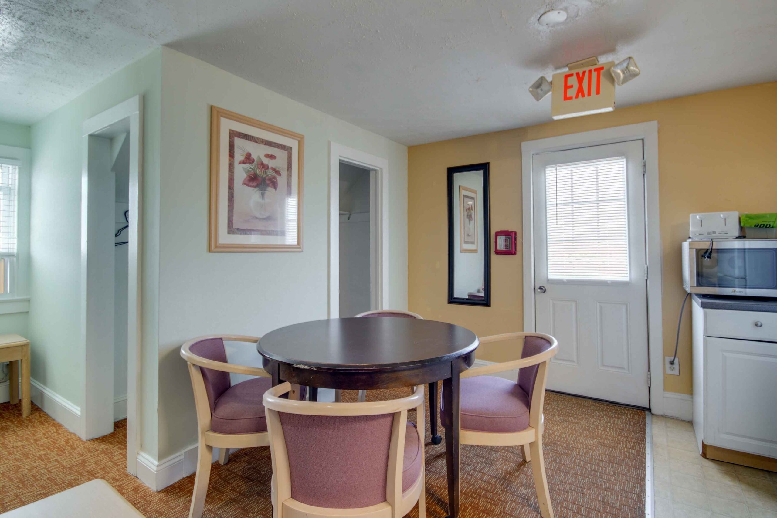 apartment dining table and chairs