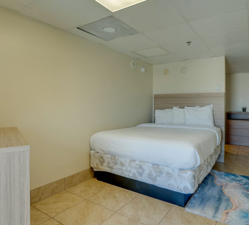 Paradise Plaza Inn Guest Room