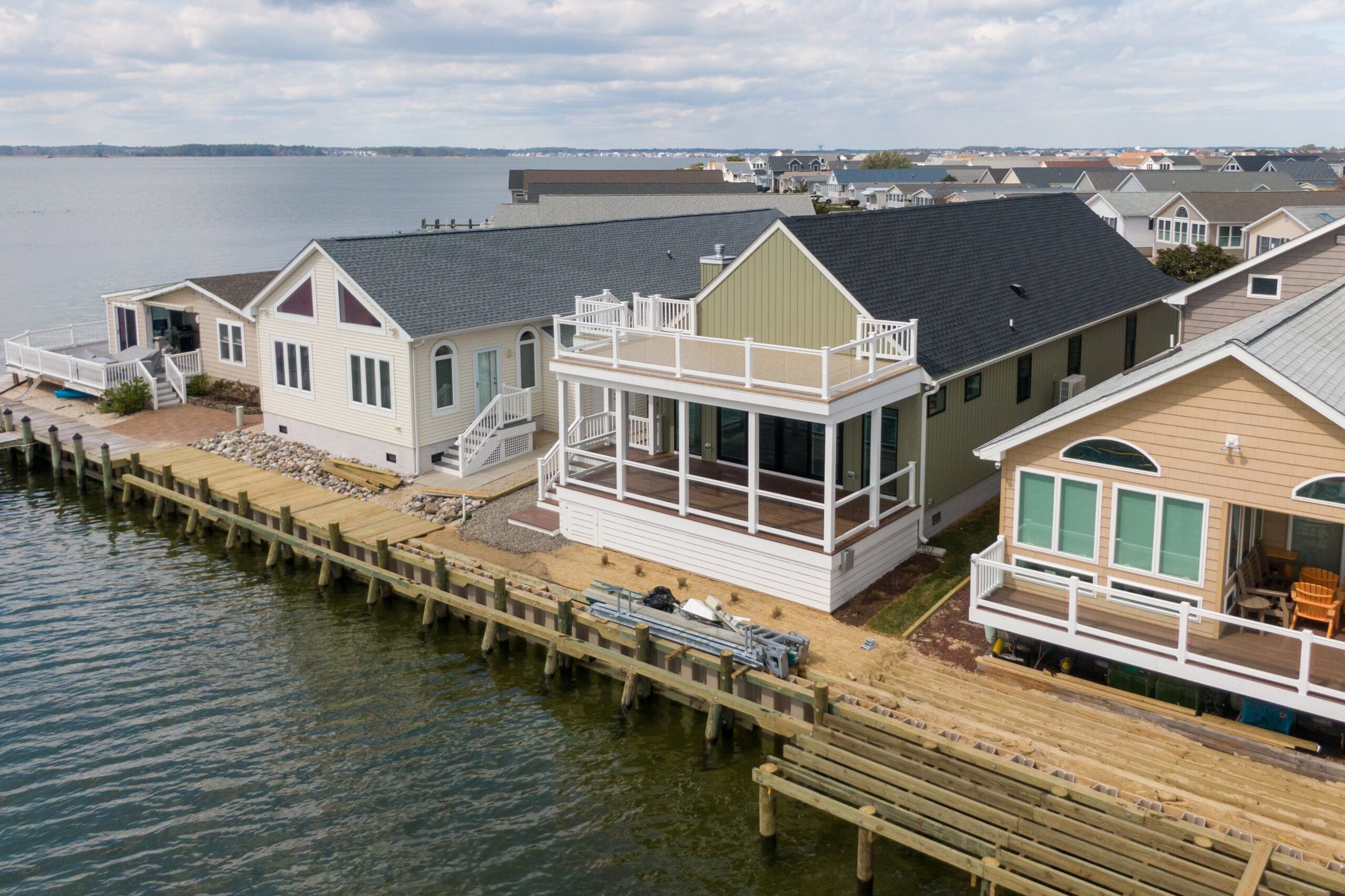a group of houses sitting on top of a pier