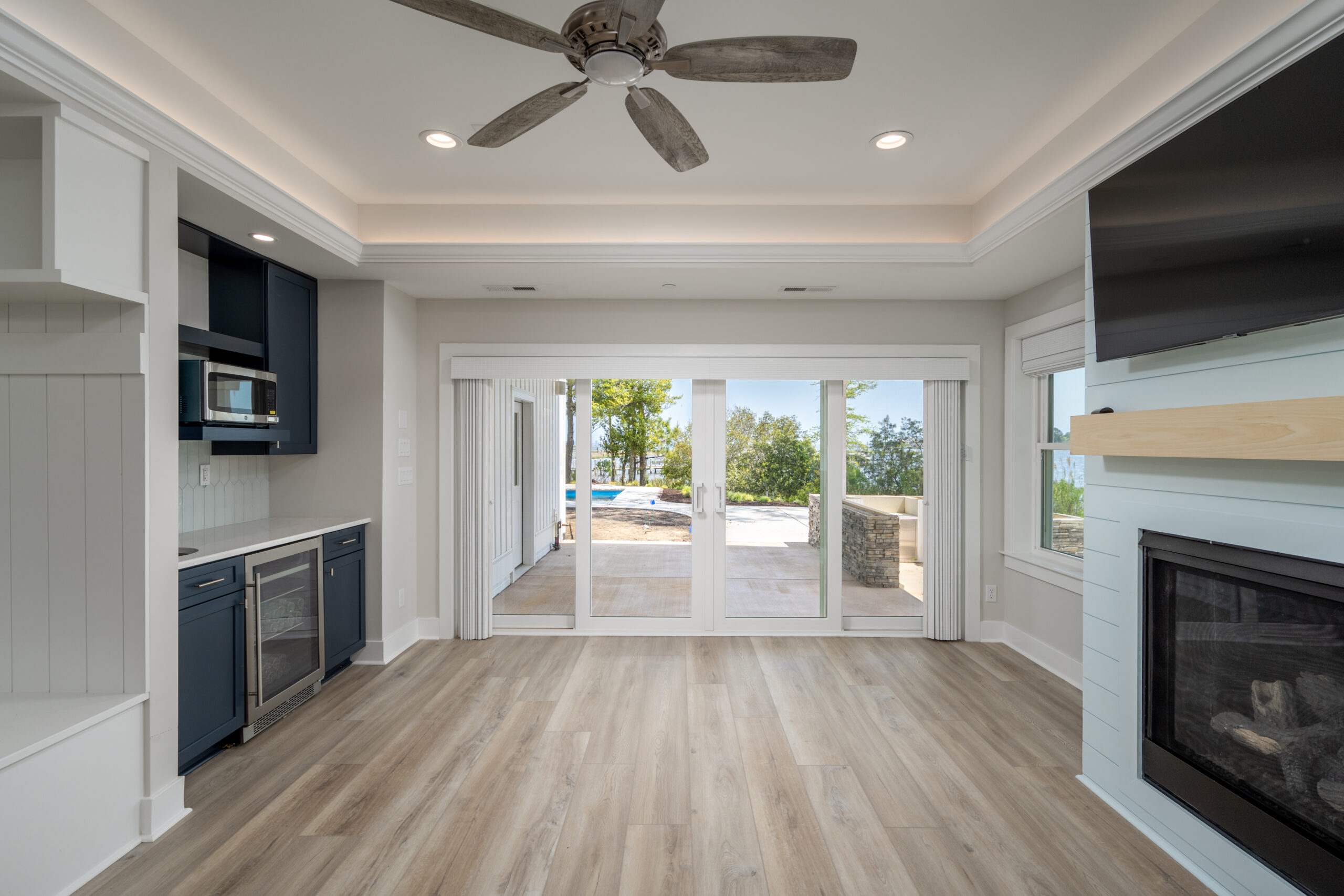 a large open living room with a ceiling fan
