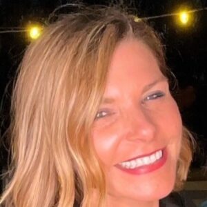 deanna lewis headshot