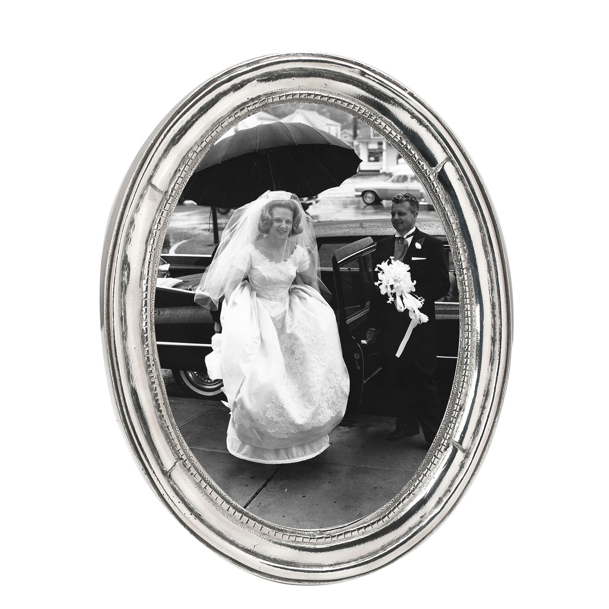 medium-oval-beaded-frame-wedding-talbot-manor-pewter.jpg