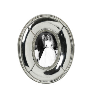 Caroline Oval Beaded Frame