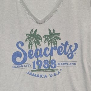 a t - shirt with a picture of a palm tree on it