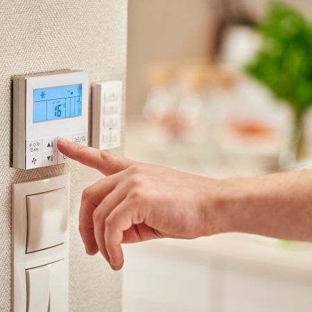 hand adjusting thermostat