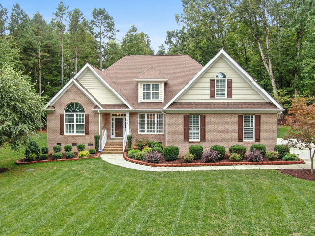 How to Clean and Prepare Your Lawn This Spring