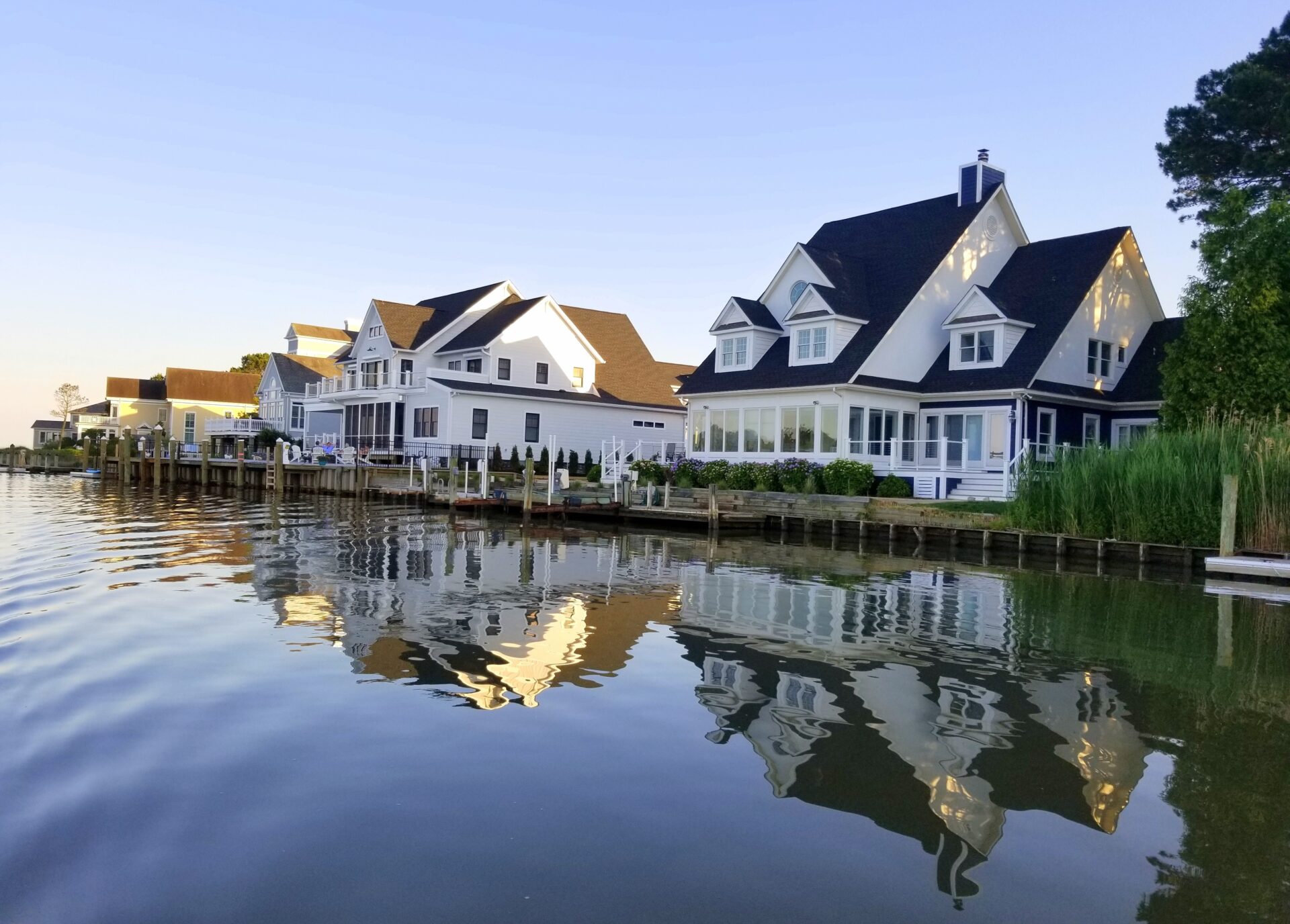 a row of houses sitting on the side of a lake